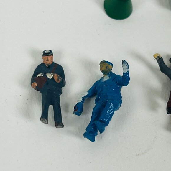 Vintage Miniature 10 Piece Painted Lead Figures People Bench & Accessories - Picture 3 of 6